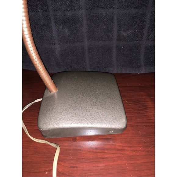 Leviton Steel Desk Lamp - Articulating Head Retro Style ReadingLight VTG Works - Picture 8 of 12